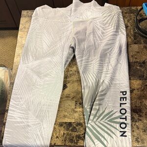 Peloton Leaf Patterned Gray Leggings